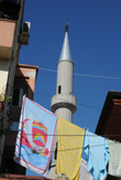 Moschea e panni tesi a Durazzo